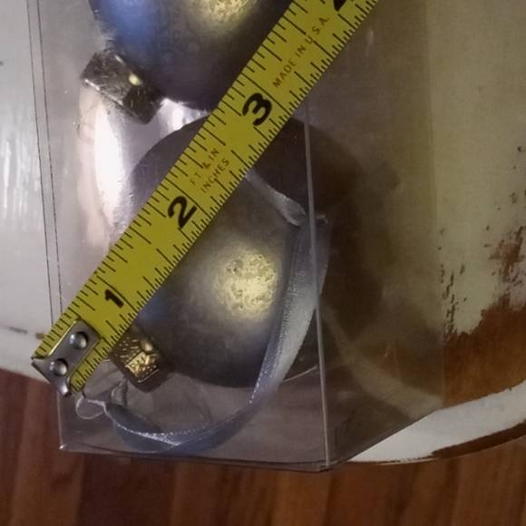 🎄Silver Glass Bulb Set w/Ribbon Hangers - Picture 5 of 7